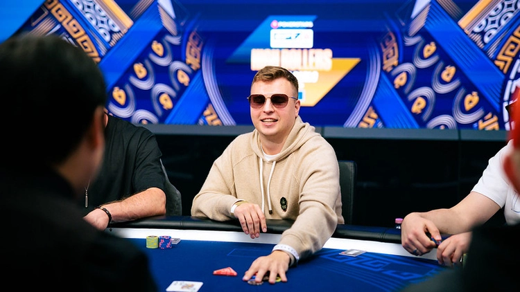 Aleks Ponakovs